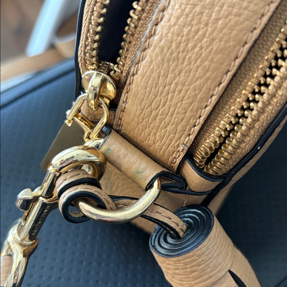 Marc Jacobs Camel TanCrossbody Pebble Shutter - Picture 13 of 13